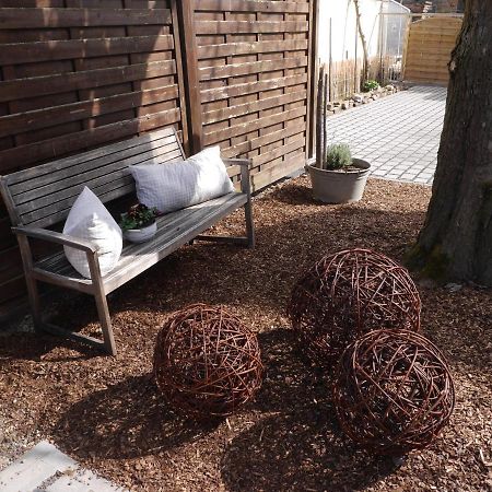 Altes Weingut Weinhaus Rebstock Apartment Вининген Екстериор снимка