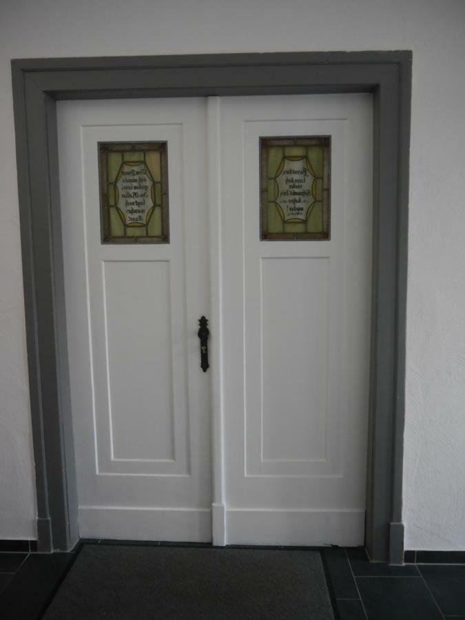 Altes Weingut Weinhaus Rebstock Apartment Вининген Екстериор снимка