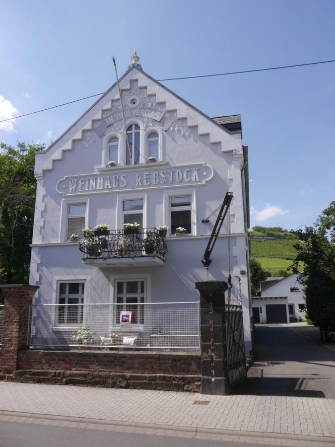 Altes Weingut Weinhaus Rebstock Apartment Вининген Екстериор снимка